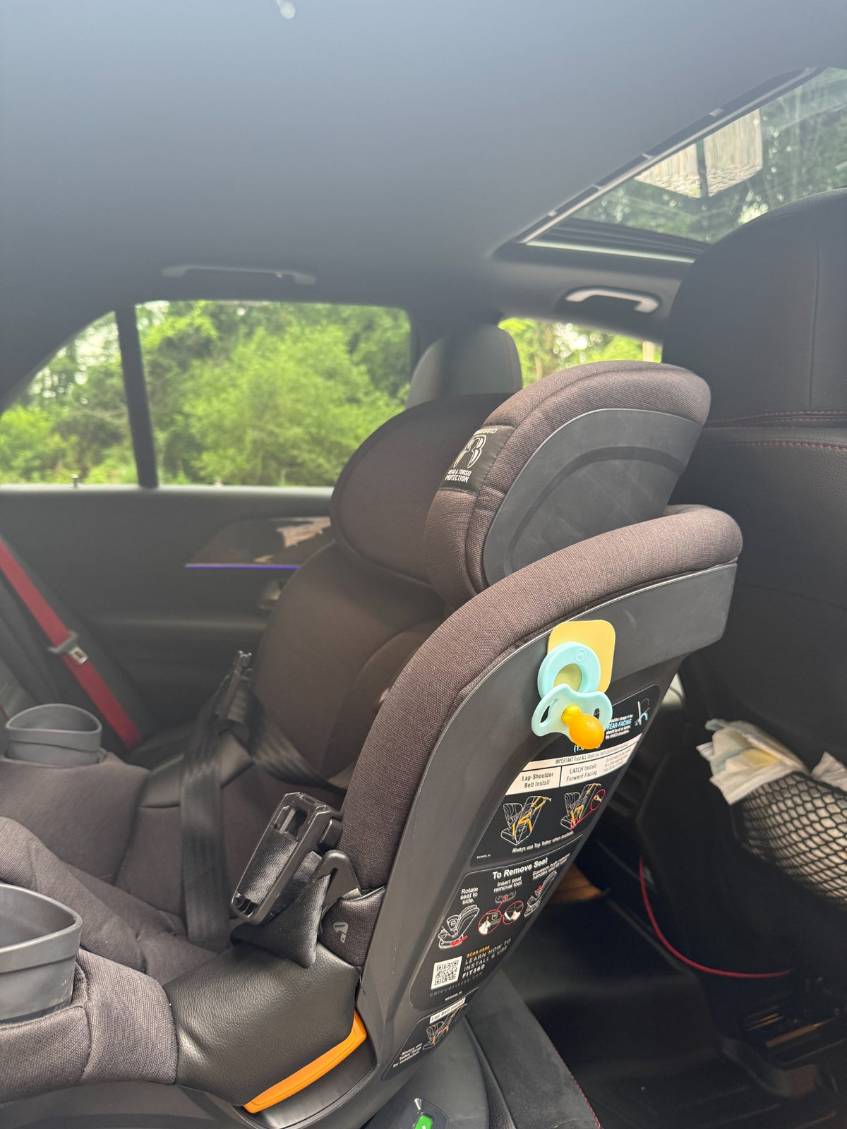 Sky Magnetot pacifier kept visible on the side of a child car seat
